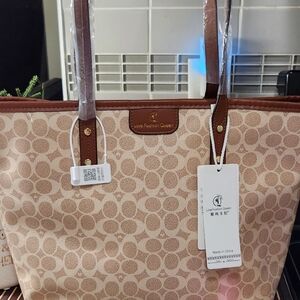Fashion tote bag.